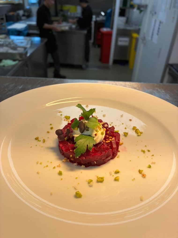 Beet tartare with pistachio