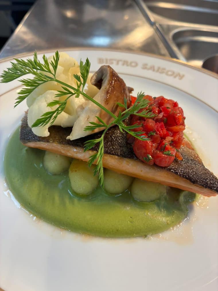 Fish with cauliflower and salsa